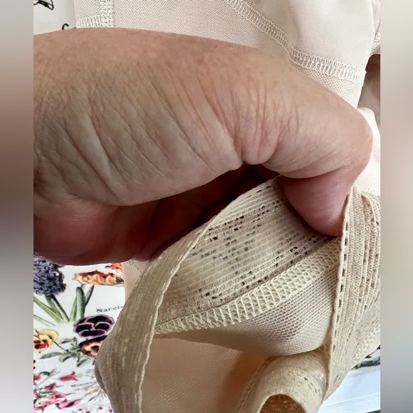 Lady Slim by Nuvofit size L shapewear in beige. 87%nylon, 13%spandex hook&eye - Picture 6 of 8